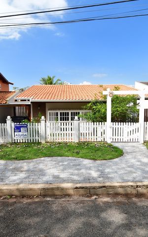 Casa para alugar com 143m², 3 quartos e 2 vagasFachada / Placa