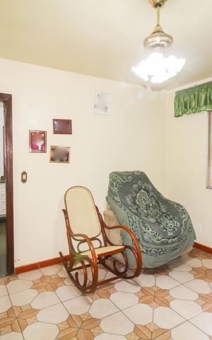 Casa à venda com 98m², 3 quartos e 6 vagas Casa à venda com 98m², 3 quartos e 6 vagasSala