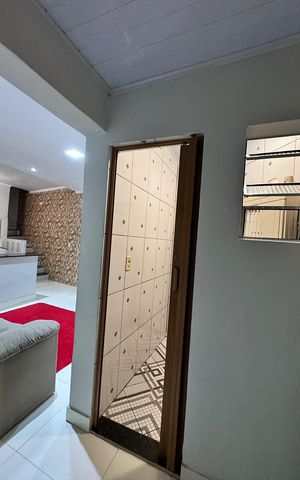 Casa à venda com 120m², 3 quartos e 1 vaga Casa à venda com 120m², 3 quartos e 1 vagaCorredor