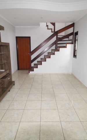 Casa para alugar com 142m², 3 quartos e 2 vagasSala