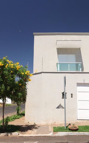 Casa para alugar com 145m², 3 quartos e 2 vagasFachada