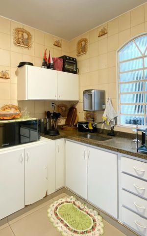 Casa à venda com 250m², 4 quartos e 3 vagas Casa à venda com 250m², 4 quartos e 3 vagasCozinha