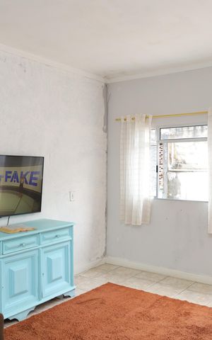 Casa à venda com 200m², 2 quartos e 2 vagasSala