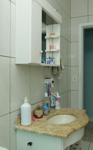 Casa à venda com 200m², 2 quartos e 2 vagasBanheiro 