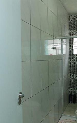 Casa à venda com 200m², 2 quartos e 2 vagasBanheiro 