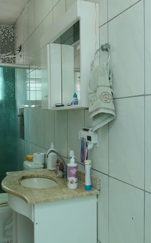 Casa à venda com 200m², 2 quartos e 2 vagasBanheiro 
