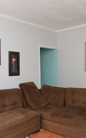 Casa à venda com 200m², 2 quartos e 2 vagasSala
