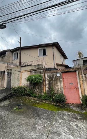 Casa à venda com 70m², 2 quartos e 1 vaga Casa à venda com 70m², 2 quartos e 1 vagaFachada