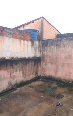 Casa à venda com 70m², 2 quartos e 2 vagasFundos da casa