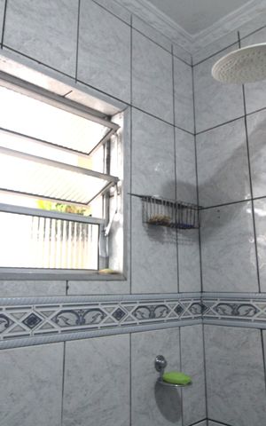 Casa à venda com 70m², 2 quartos e 2 vagasBanheiro