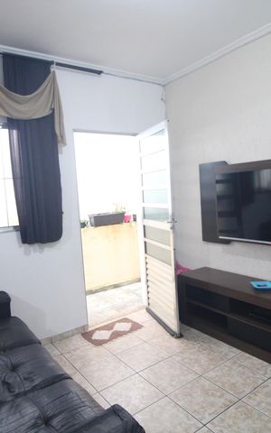 Casa à venda com 70m², 2 quartos e 2 vagasSala