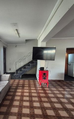 Casa para alugar com 242m², 5 quartos e 4 vagas