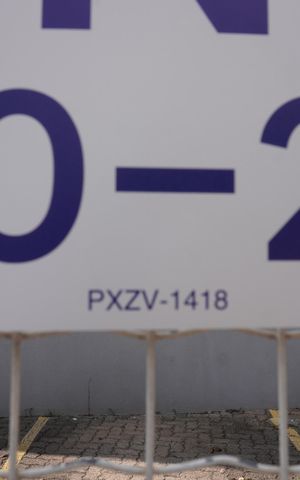 Apartamento à venda com 140m², 2 quartos e 1 vagaFachada com Plaquinha PXZV - 1418