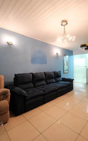Casa para alugar com 160m², 4 quartos e 2 vagasSala