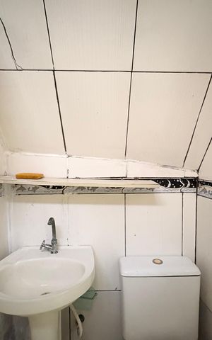 Casa à venda com 40m², 1 quarto e sem vaga Casa à venda com 40m², 1 quarto e sem vagaBanheiro