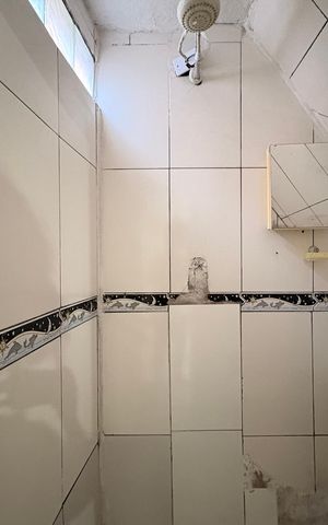Casa à venda com 40m², 1 quarto e sem vaga Casa à venda com 40m², 1 quarto e sem vagaBanheiro