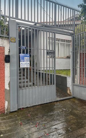 Casa para alugar com 190m², 3 quartos e 3 vagasFachada