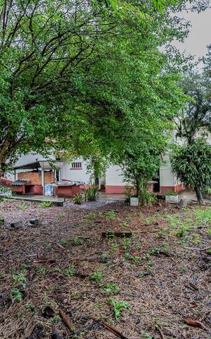 Casa à venda com 900m², 2 quartos e 1 vaga Casa à venda com 900m², 2 quartos e 1 vagaJardim e quintal