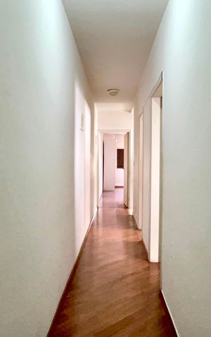 Casa à venda com 160m², 3 quartos e 2 vagas Casa à venda com 160m², 3 quartos e 2 vagasCorredor