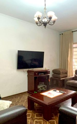 Casa à venda com 160m², 3 quartos e 2 vagas Casa à venda com 160m², 3 quartos e 2 vagasSala
