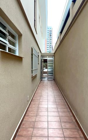 Casa à venda com 160m², 3 quartos e 2 vagas Casa à venda com 160m², 3 quartos e 2 vagasCorredor Externo