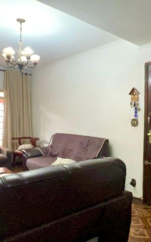 Casa à venda com 160m², 3 quartos e 2 vagas Casa à venda com 160m², 3 quartos e 2 vagasSala