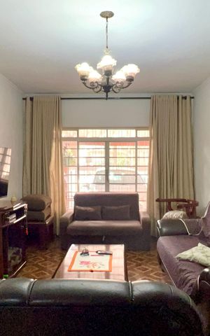 Casa à venda com 160m², 3 quartos e 2 vagas Casa à venda com 160m², 3 quartos e 2 vagasSala