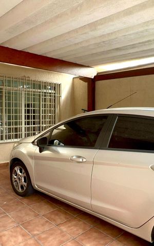 Casa à venda com 160m², 3 quartos e 2 vagas Casa à venda com 160m², 3 quartos e 2 vagasGaragem