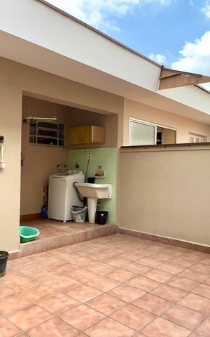 Casa à venda com 160m², 3 quartos e 2 vagas Casa à venda com 160m², 3 quartos e 2 vagasQuintal