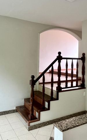 Casa para alugar com 324m², 5 quartos e 1 vaga