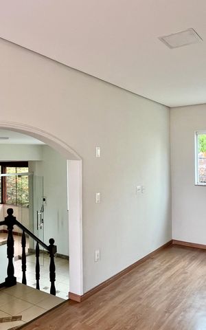 Casa para alugar com 324m², 5 quartos e 1 vaga