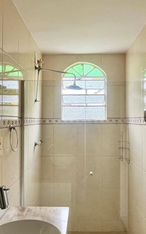 Casa para alugar com 324m², 5 quartos e 1 vaga