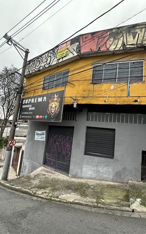Casa à venda com 300m², 4 quartos e 3 vagas Casa à venda com 300m², 4 quartos e 3 vagasFachada