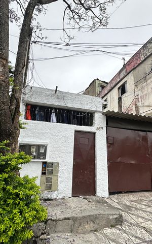 Casa à venda com 300m², 4 quartos e 3 vagas Casa à venda com 300m², 4 quartos e 3 vagasFachada