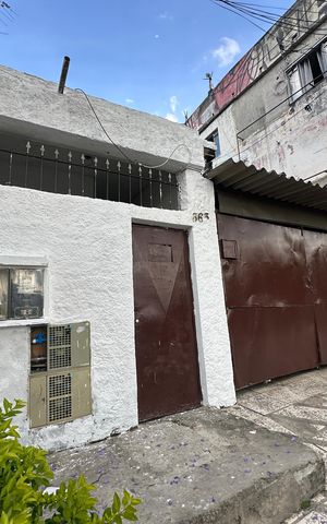 Casa à venda com 300m², 3 quartos e 3 vagas Casa à venda com 300m², 3 quartos e 3 vagasFachada