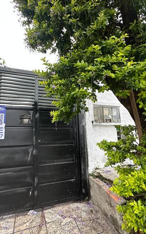 Casa à venda com 300m², 4 quartos e 3 vagas Casa à venda com 300m², 4 quartos e 3 vagasFachada