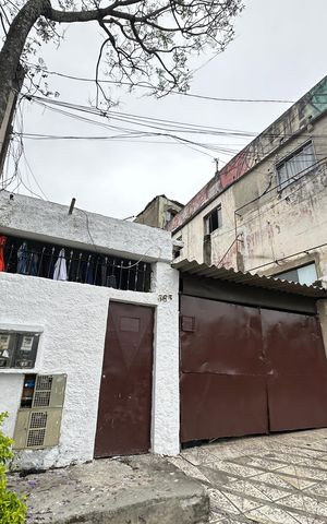 Casa à venda com 300m², 4 quartos e 3 vagas Casa à venda com 300m², 4 quartos e 3 vagasFachada