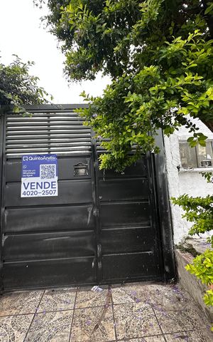 Casa à venda com 300m², 4 quartos e 3 vagas Casa à venda com 300m², 4 quartos e 3 vagasFachada