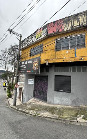Casa à venda com 300m², 4 quartos e 3 vagas Casa à venda com 300m², 4 quartos e 3 vagasFachada