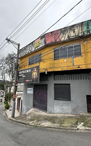 Casa à venda com 300m², 4 quartos e 3 vagas Casa à venda com 300m², 4 quartos e 3 vagasFachada