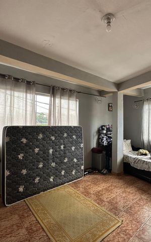 Casa à venda com 300m², 3 quartos e 3 vagas Casa à venda com 300m², 3 quartos e 3 vagasQuarto 4