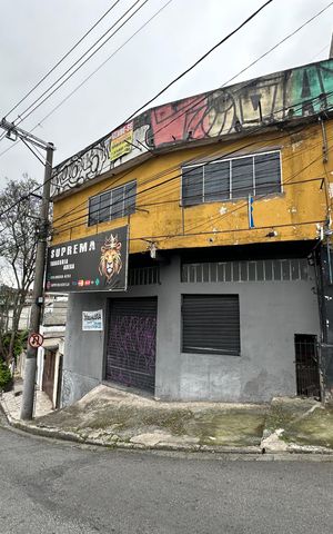 Casa à venda com 300m², 4 quartos e 3 vagas Casa à venda com 300m², 4 quartos e 3 vagasFachada