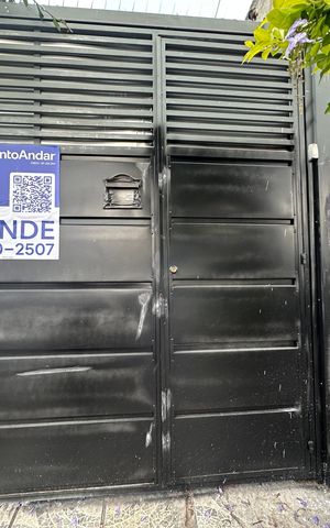 Casa à venda com 300m², 3 quartos e 3 vagas Casa à venda com 300m², 3 quartos e 3 vagasFachada