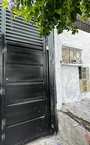 Casa à venda com 300m², 3 quartos e 3 vagas Casa à venda com 300m², 3 quartos e 3 vagasFachada