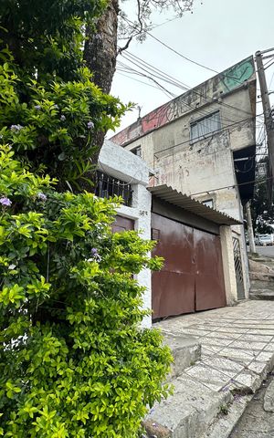 Casa à venda com 300m², 4 quartos e 3 vagas Casa à venda com 300m², 4 quartos e 3 vagasFachada
