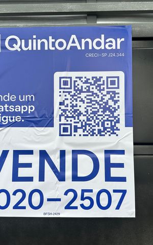 Casa à venda com 300m², 3 quartos e 3 vagas Casa à venda com 300m², 3 quartos e 3 vagasFachada
