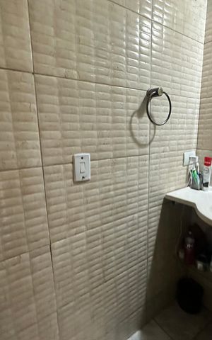 Casa à venda com 300m², 3 quartos e 3 vagas Casa à venda com 300m², 3 quartos e 3 vagasBanheiro 1