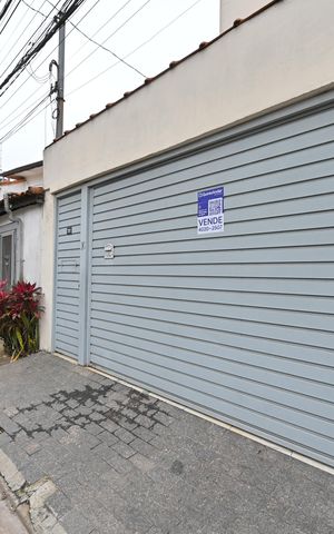 Casa à venda com 116m², 2 quartos e 2 vagasFachada