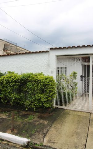 Casa para alugar com 90m², 4 quartos e 4 vagasFachada