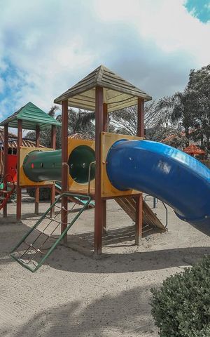 Casa de condomínio à venda com 200m², 5 quartos e 3 vagas Casa de condomínio à venda com 200m², 5 quartos e 3 vagasÁrea comum - Playground